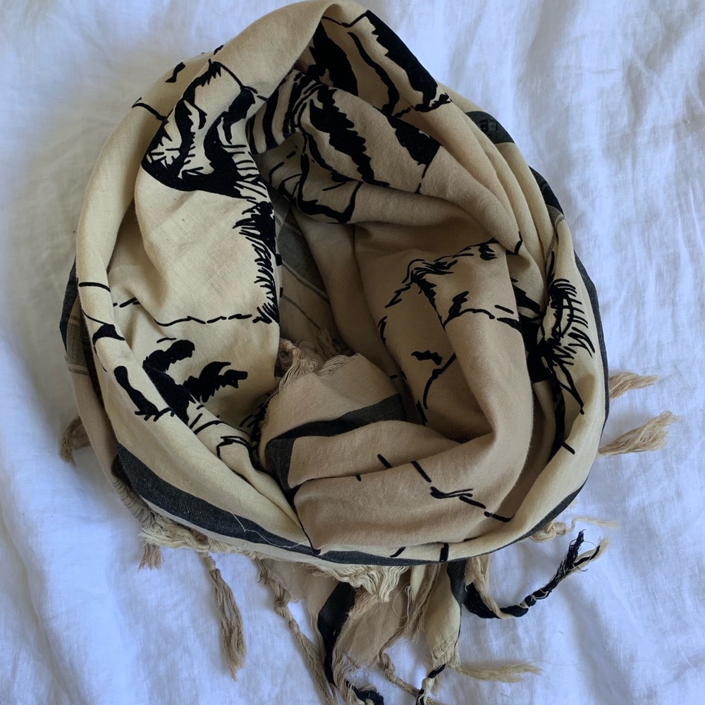 LEIGH & LUCA scarf Tigers